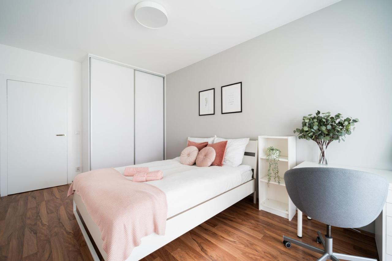 Big Apart - Atal Towers - 3 Rooms - Private Parking Place Wroclaw Ngoại thất bức ảnh
